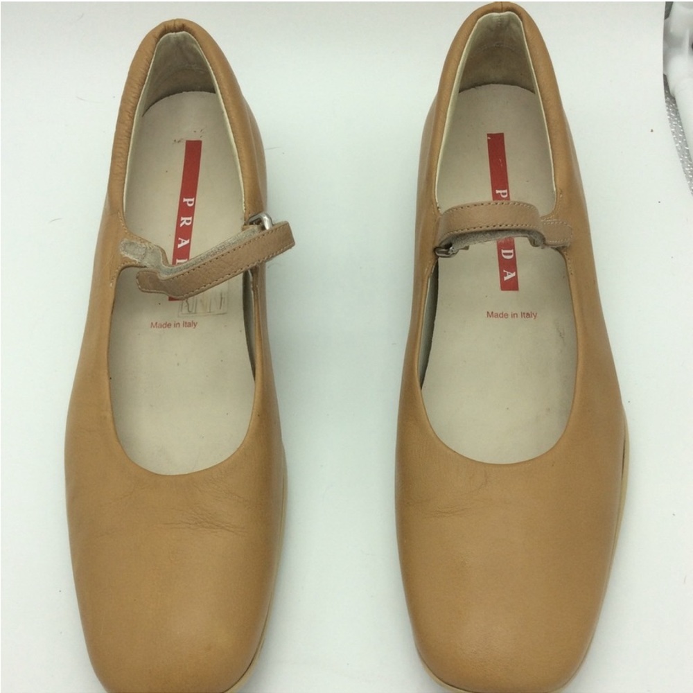 Prada tan maryjane style flats  40/10